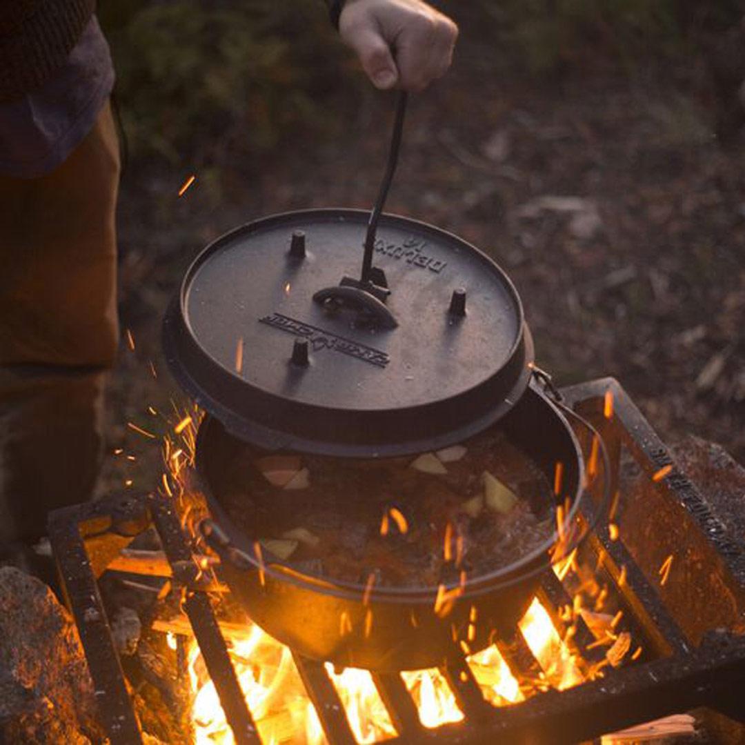 Camp Chef Deluxe Dutch Oven